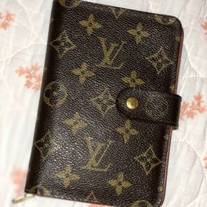 Authentic LOUIS VUITTON Porte Papier Zippe wallet